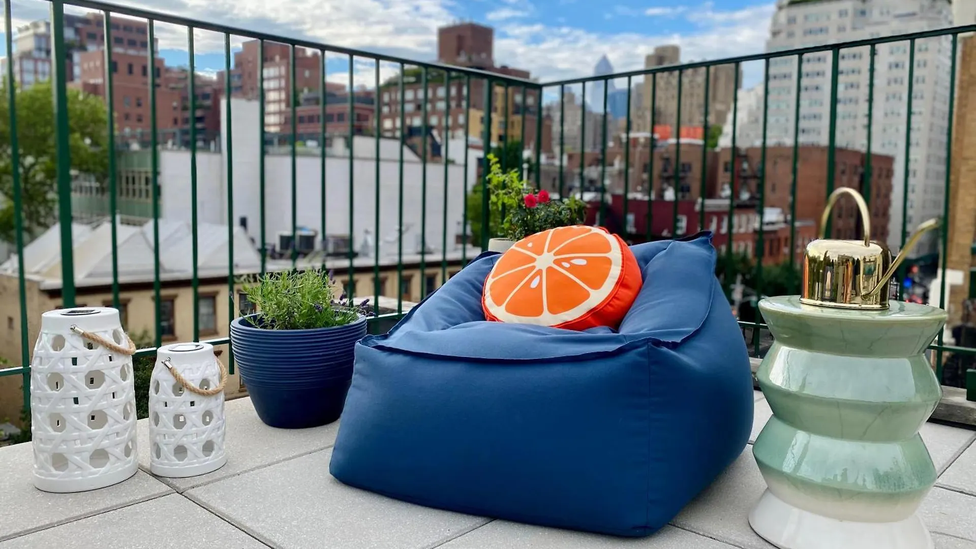 Lofty & Bright Greenwich Getaway W Private Rooftop New York 0*,