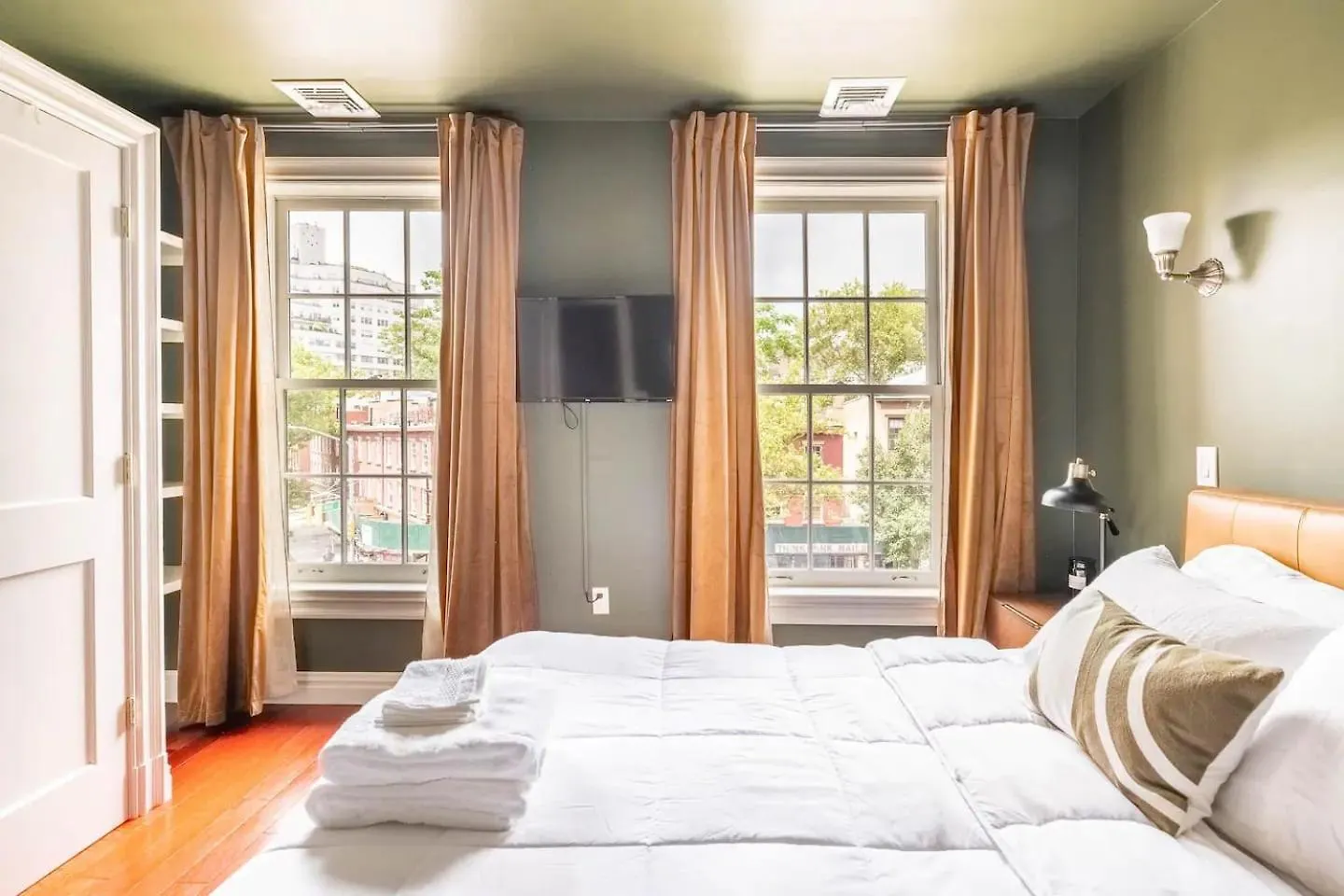 Lofty & Bright Greenwich Getaway W Private Rooftop New York
