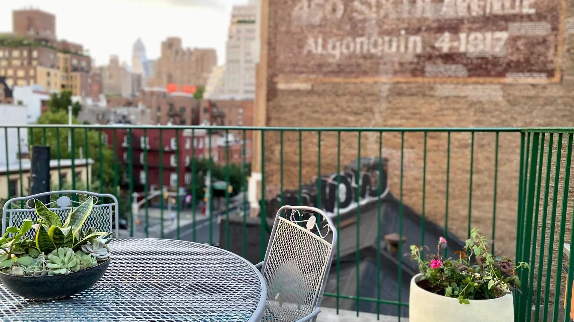 Lofty & Bright Greenwich Getaway W Private Rooftop New York